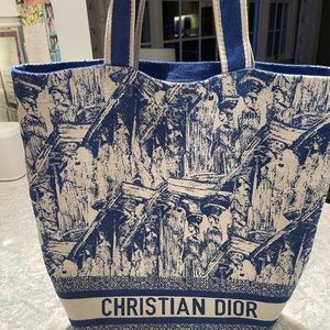 Christian Dior brand new cruise 2022 tote- brand new used once